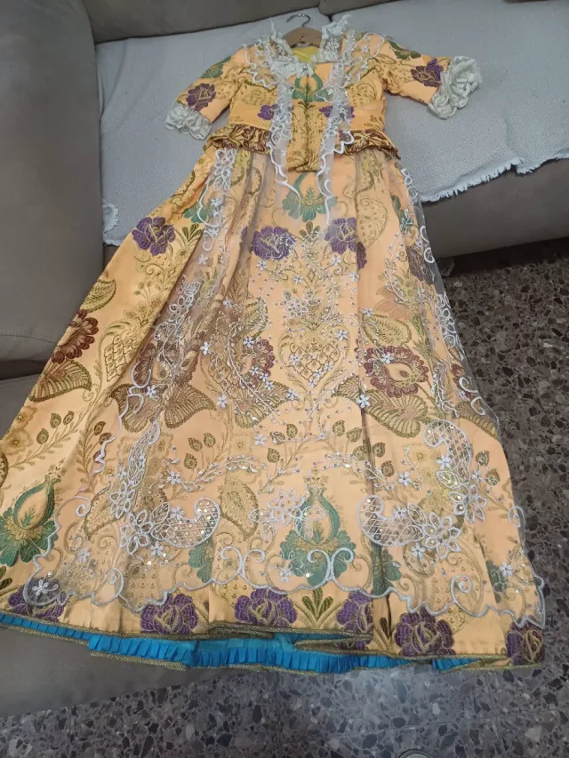 Vestido de Fallera Morado y Amarillo Para 10 años