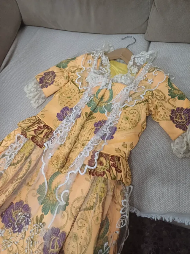 Vestido de Fallera Morado y Amarillo Para 10 años