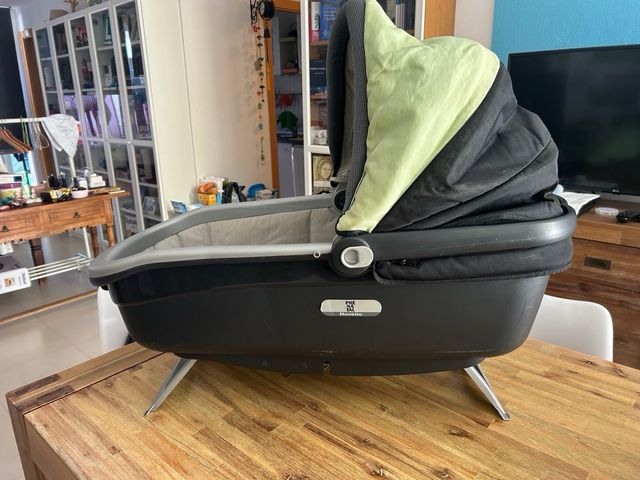 Capazo rígido bebé negro y verde