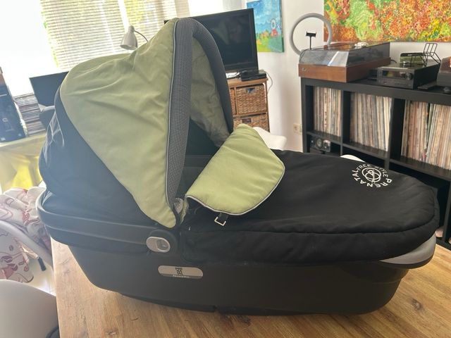 Capazo rígido bebé negro y verde