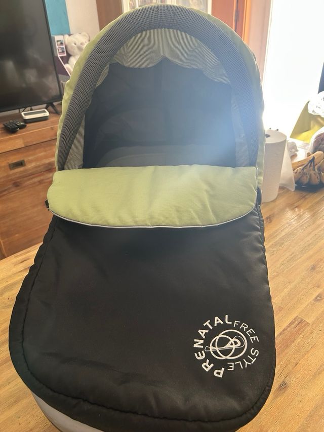 Capazo rígido bebé negro y verde