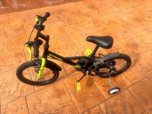 Bicicleta infantil B'TWIN con ruedines