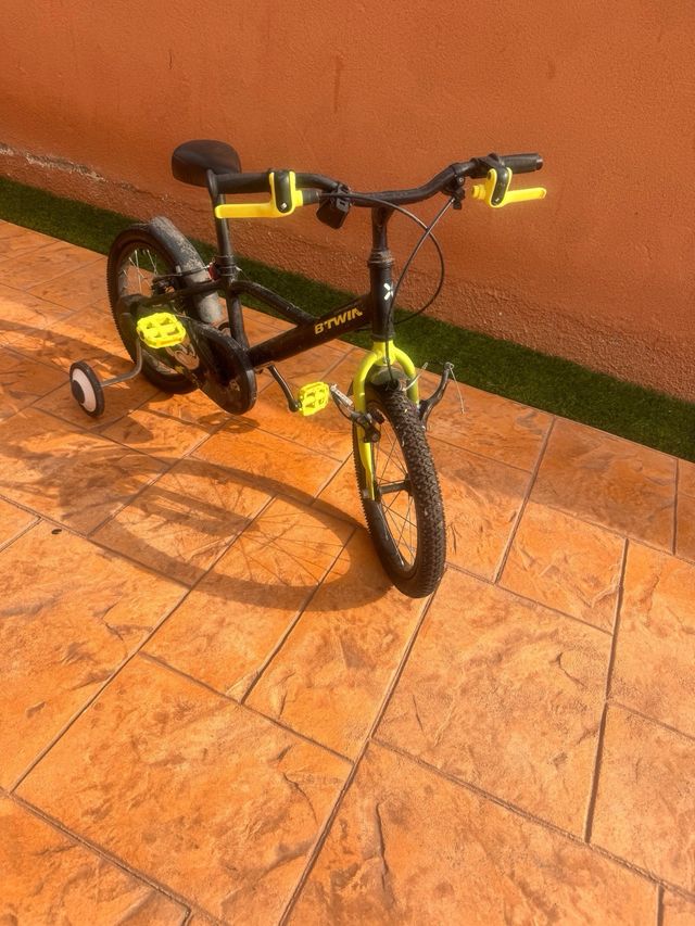 Bicicleta infantil B'TWIN con ruedines