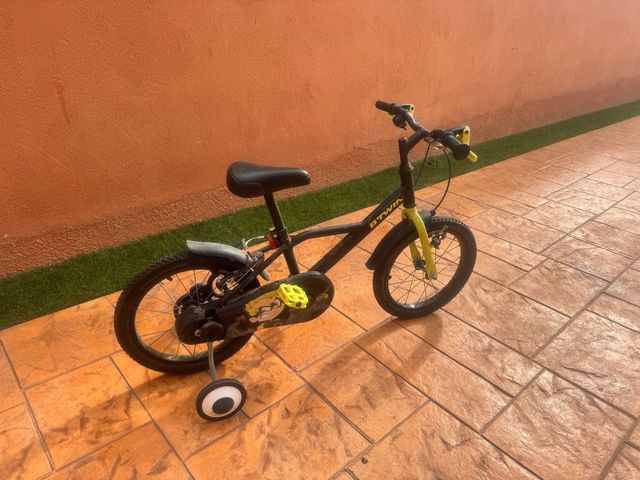 Bicicleta infantil B'TWIN con ruedines