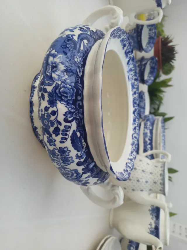 Sopera La Cartuja Azul y Blanca