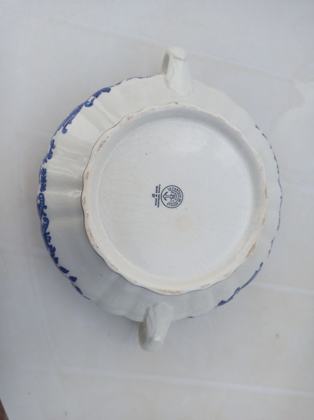 Sopera La Cartuja Azul y Blanca