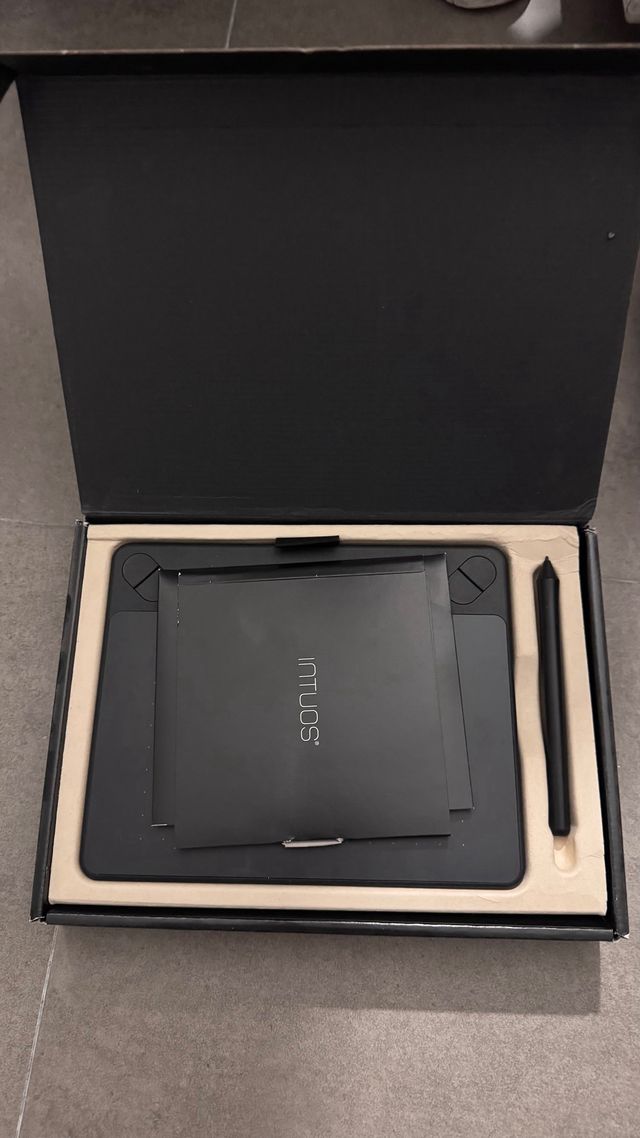 Tableta Gráfica Wacom INTUOS Negra