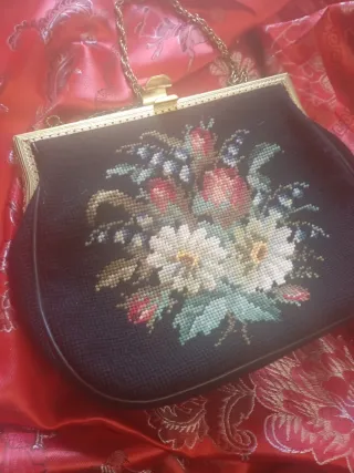 Bolso vintage bordado floral cadena dorada