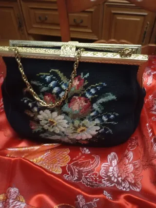 Bolso vintage bordado floral cadena dorada