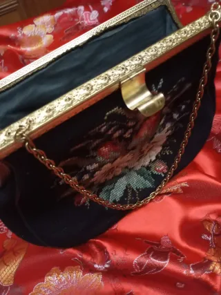 Bolso vintage bordado floral cadena dorada