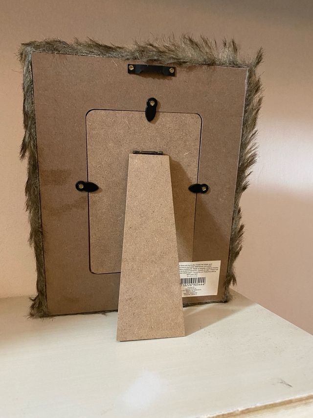 Cornice portafoto con bordo in pelliccia sintetica