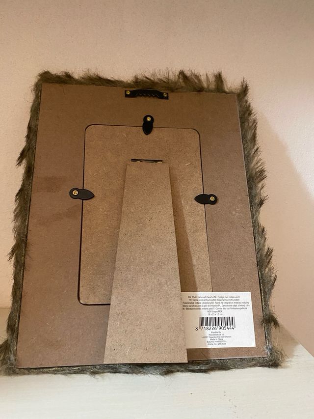 Cornice portafoto con bordo in pelliccia sintetica