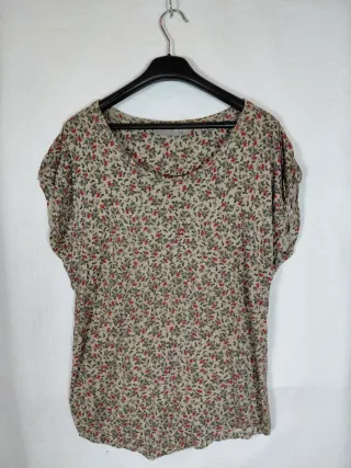Camiseta floral beige