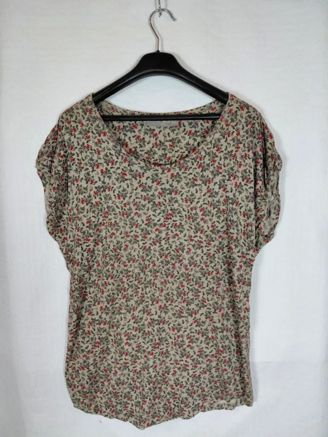 Camiseta floral beige