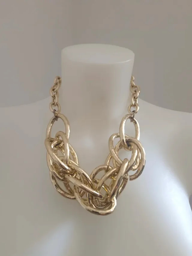 Collar de eslabones dorados