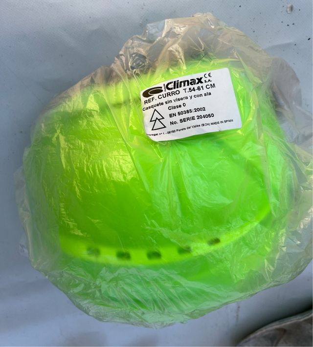 Casco de seguridad color verde fluorescente