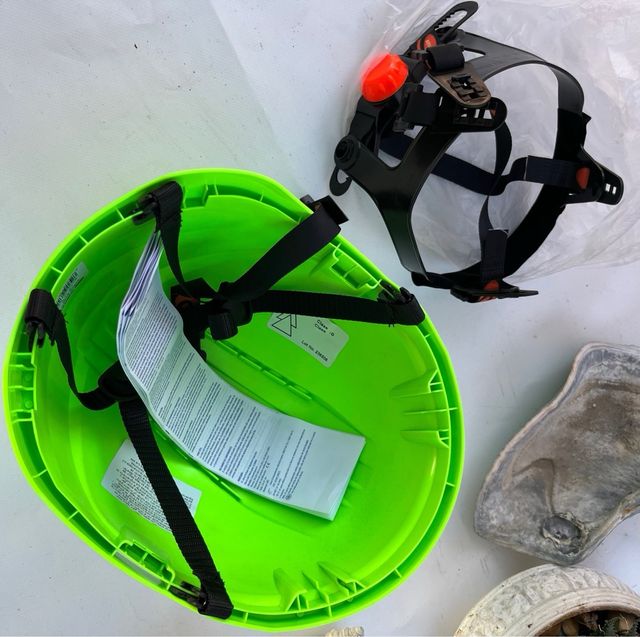 Casco de seguridad color verde fluorescente