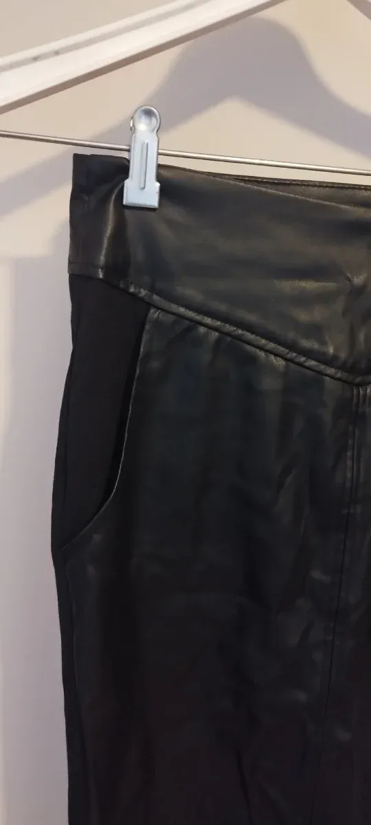 Falda tubo cuero sintético negro