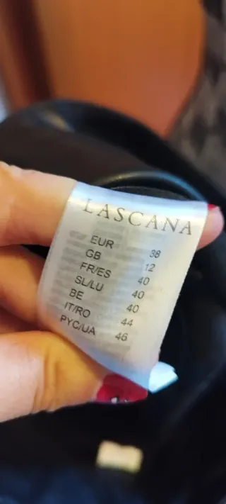 Falda tubo cuero sintético negro