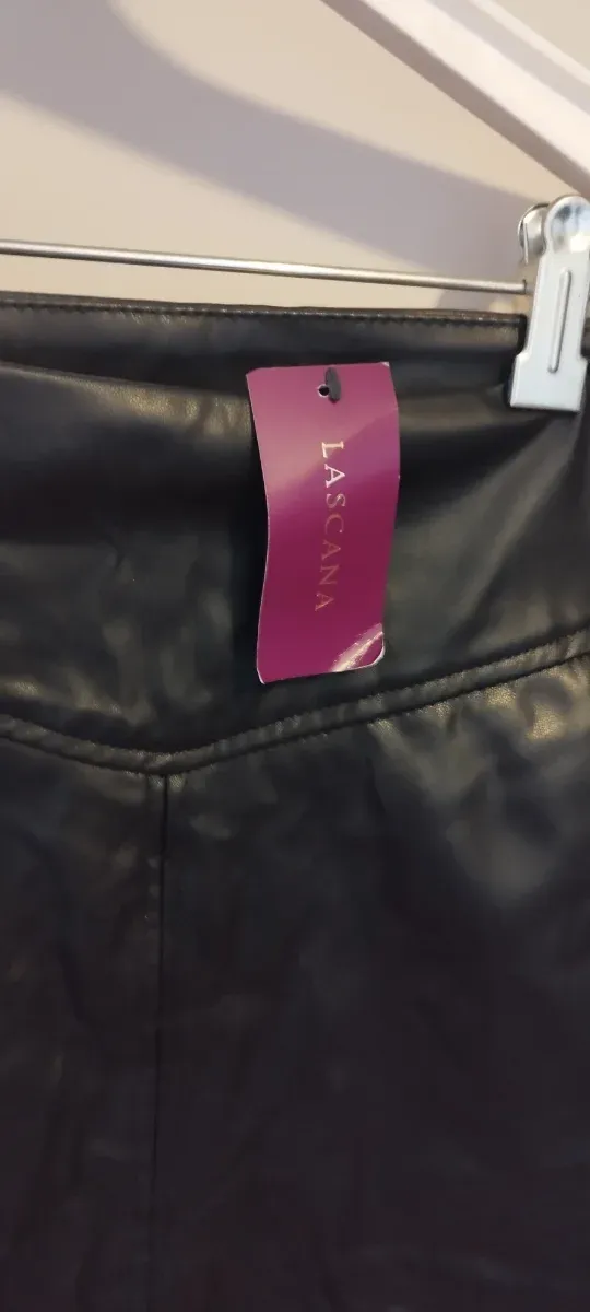 Falda tubo cuero sintético negro