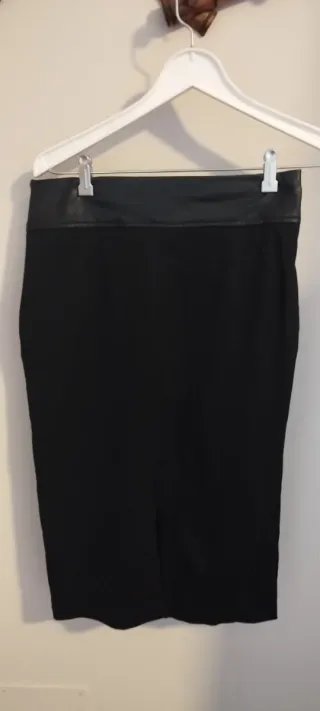 Falda tubo cuero sintético negro