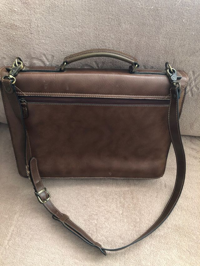 Maletín de piel marrón