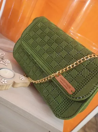 Pochette verde con catena oro