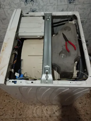 Técnico de reparación tardo místicos