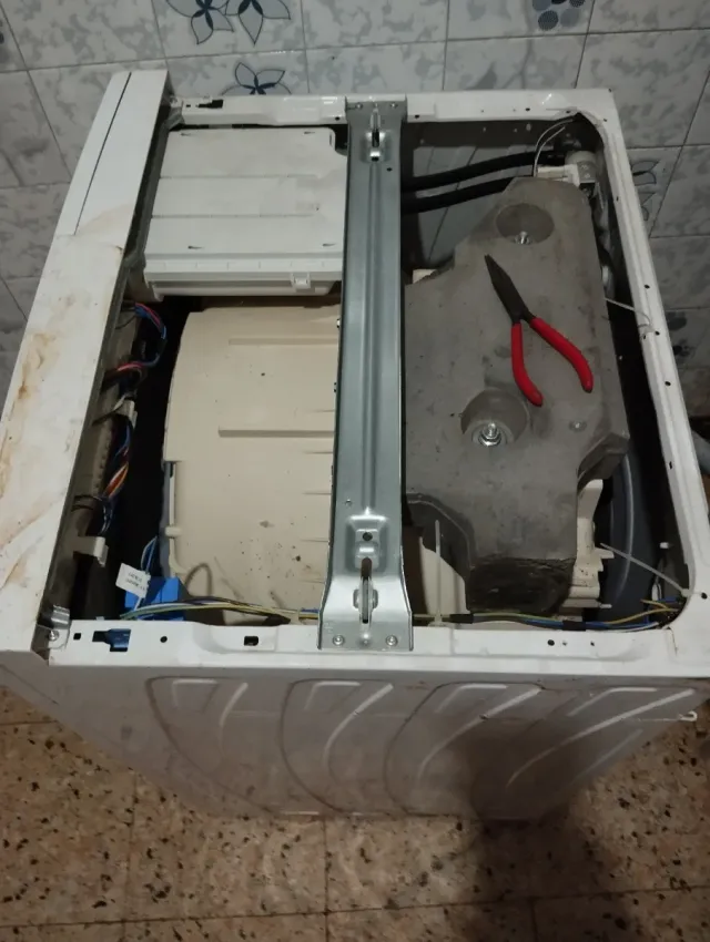 Técnico de reparación tardo místicos