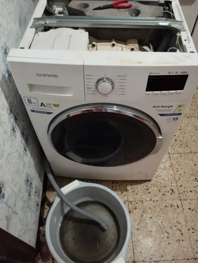 Técnico de reparación tardo místicos