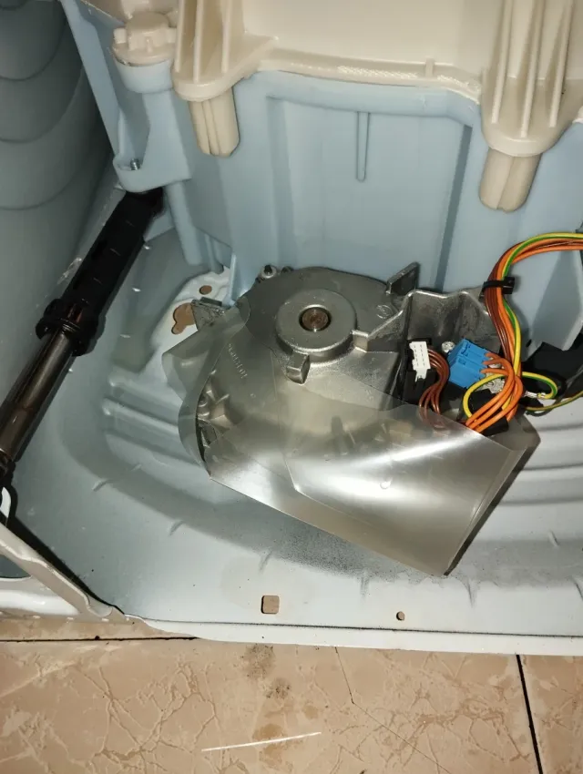 Técnico de reparación tardo místicos