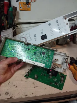 Técnico de reparación tardo místicos