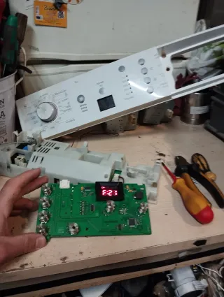 Técnico de reparación tardo místicos