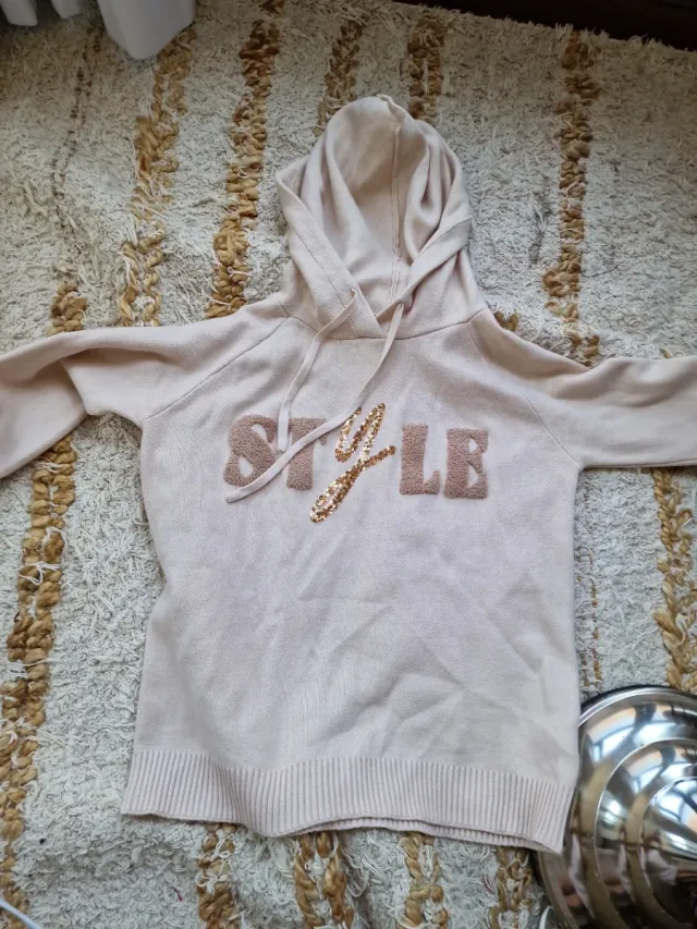 Sudadera beige con lentejuelas 'style'