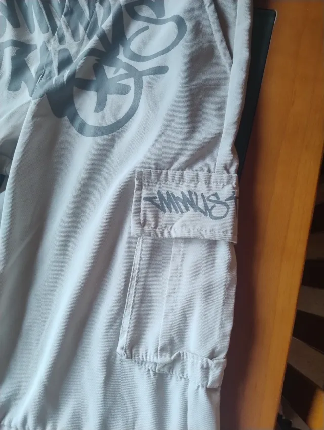 Pantalones cargo grises baggy