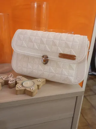 Pochette bianca trapuntata