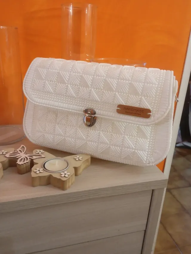 Pochette bianca trapuntata
