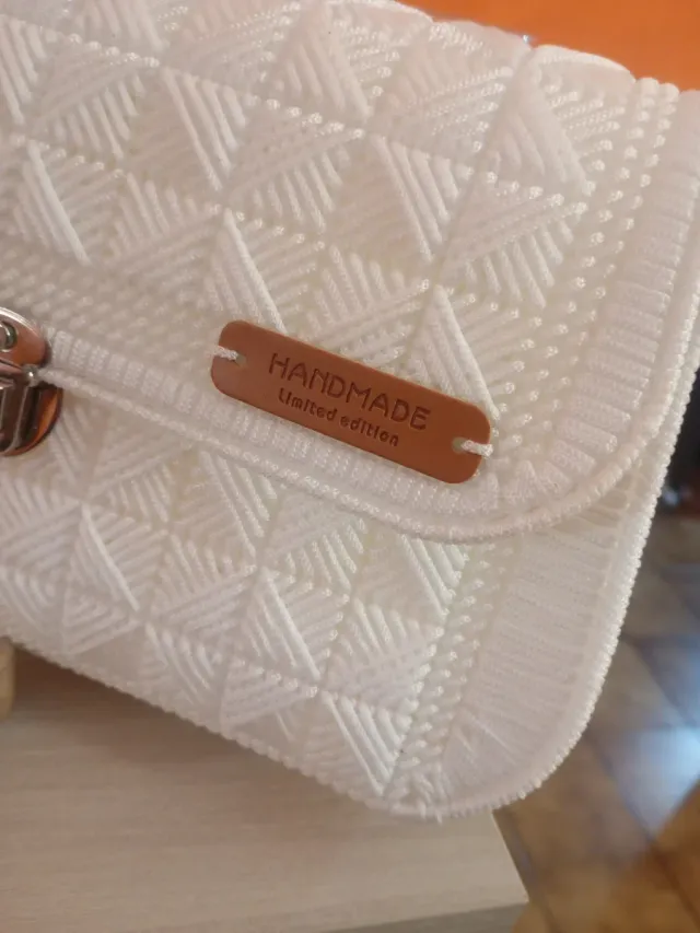 Pochette bianca trapuntata