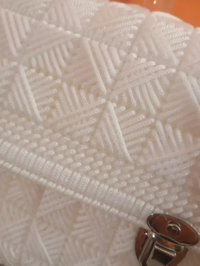 Pochette bianca trapuntata