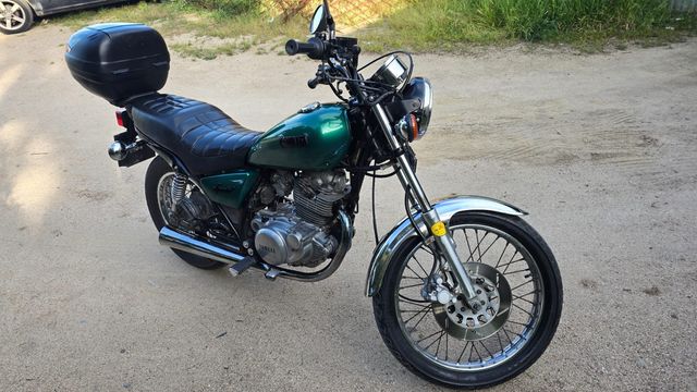 Moto Yamaha Verde con Maletero