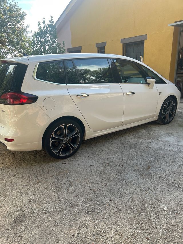 Opel Zafira Tourer 2015