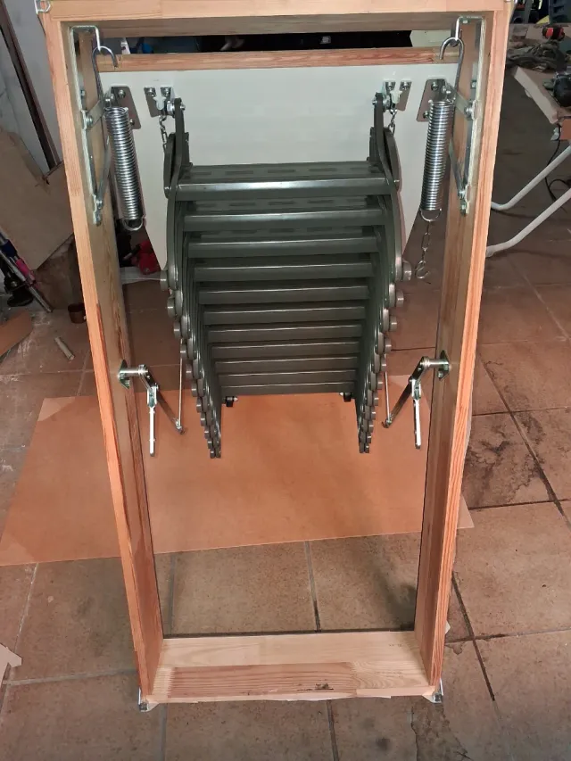 Escalera escamoteable buhardilla