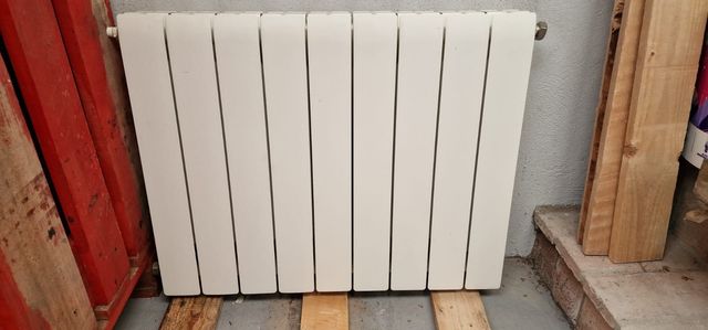9 Radiadores Blancos de Aluminio.