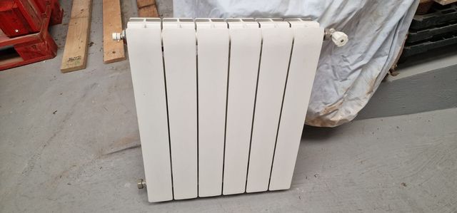 9 Radiadores Blancos de Aluminio.
