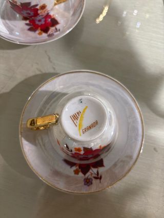 Juego de café porcelana y metal dorado