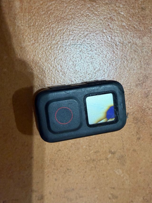 Comando GoPro con schermo rotto