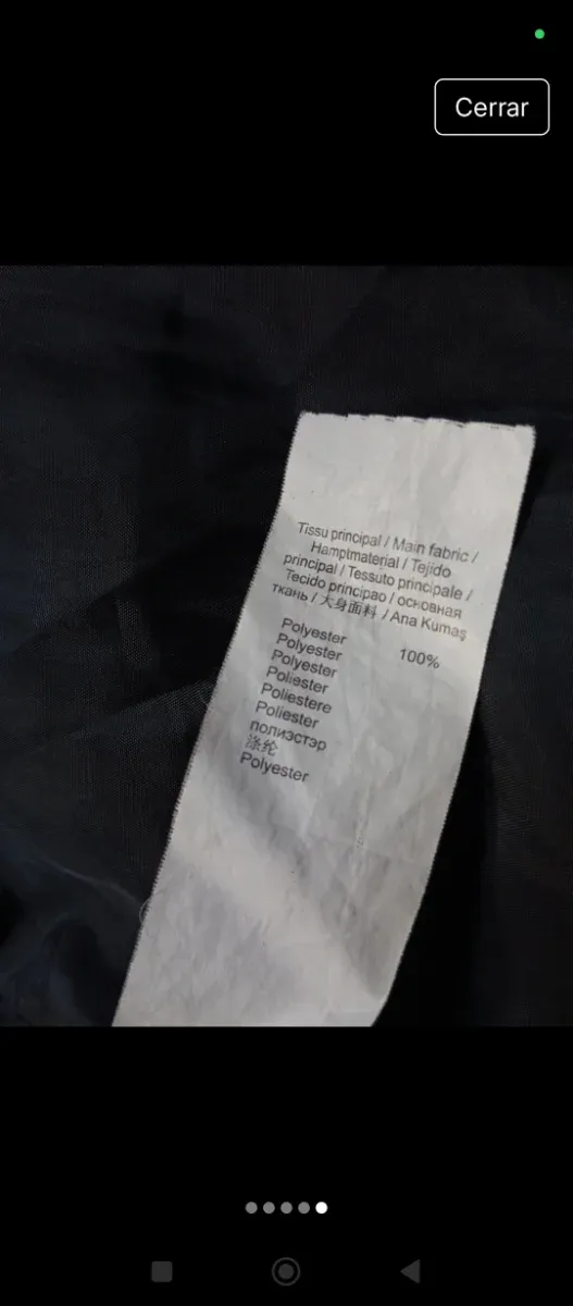 Chaqueta acolchada negra con capucha