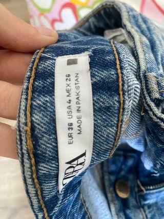 Pantalón vaquero ZARA estilo desgastado