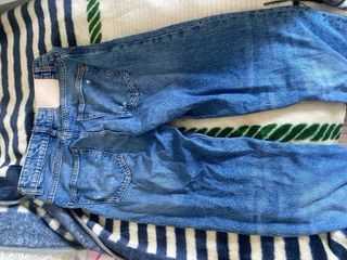 Pantalón vaquero ZARA estilo desgastado