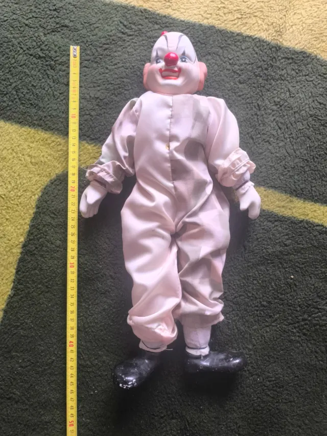 Payaso de cerámica y tela para decoración